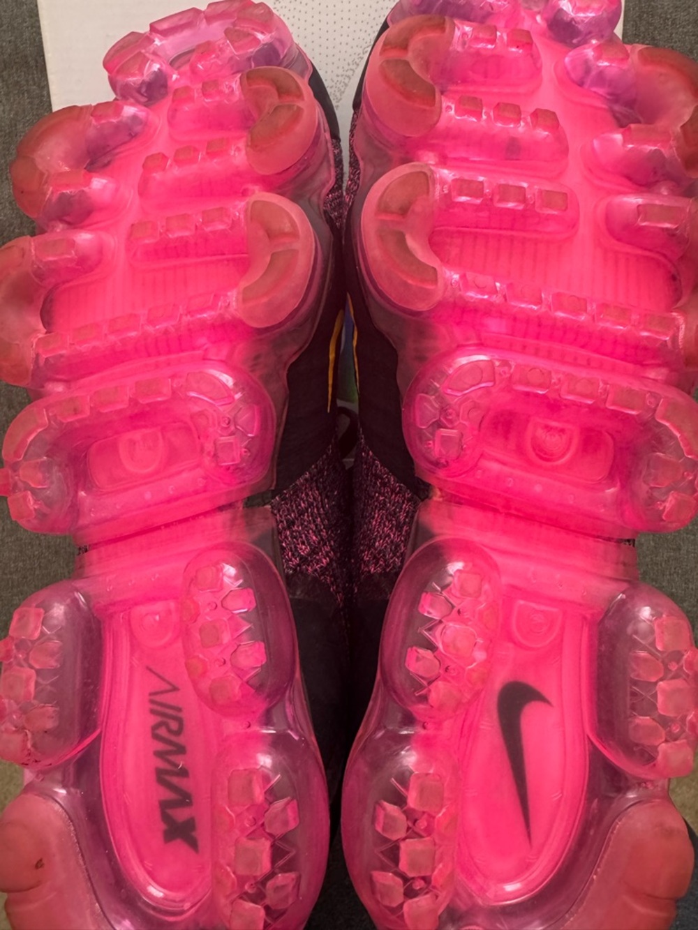Men’s Nike Air VaporMax Flyknit 2 Sneaker - Picture 4 of 5